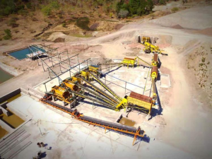 印度尼西亞500t/h 石英石破碎制砂生產(chǎn)線