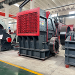 值得一看的是時產(chǎn)200噸環(huán)保反擊碎石機(jī)